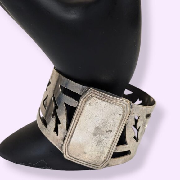 Vintage Front Hinge Cut Out Bracelet - Picture 1 of 7